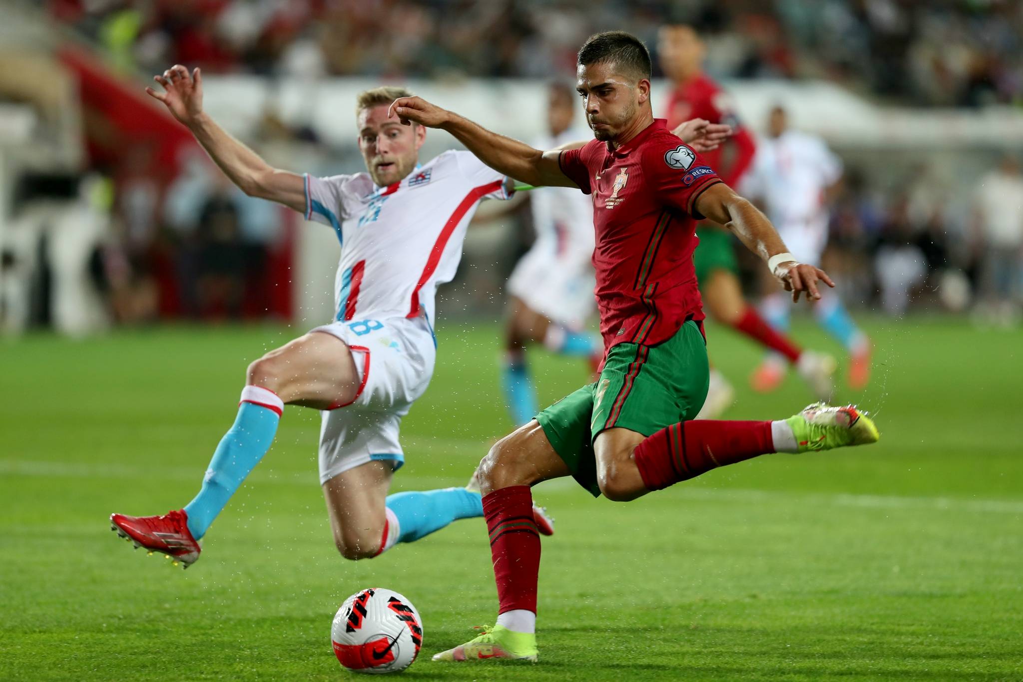 关于波兰队在欧预赛中获胜，助力晋级之路的信息