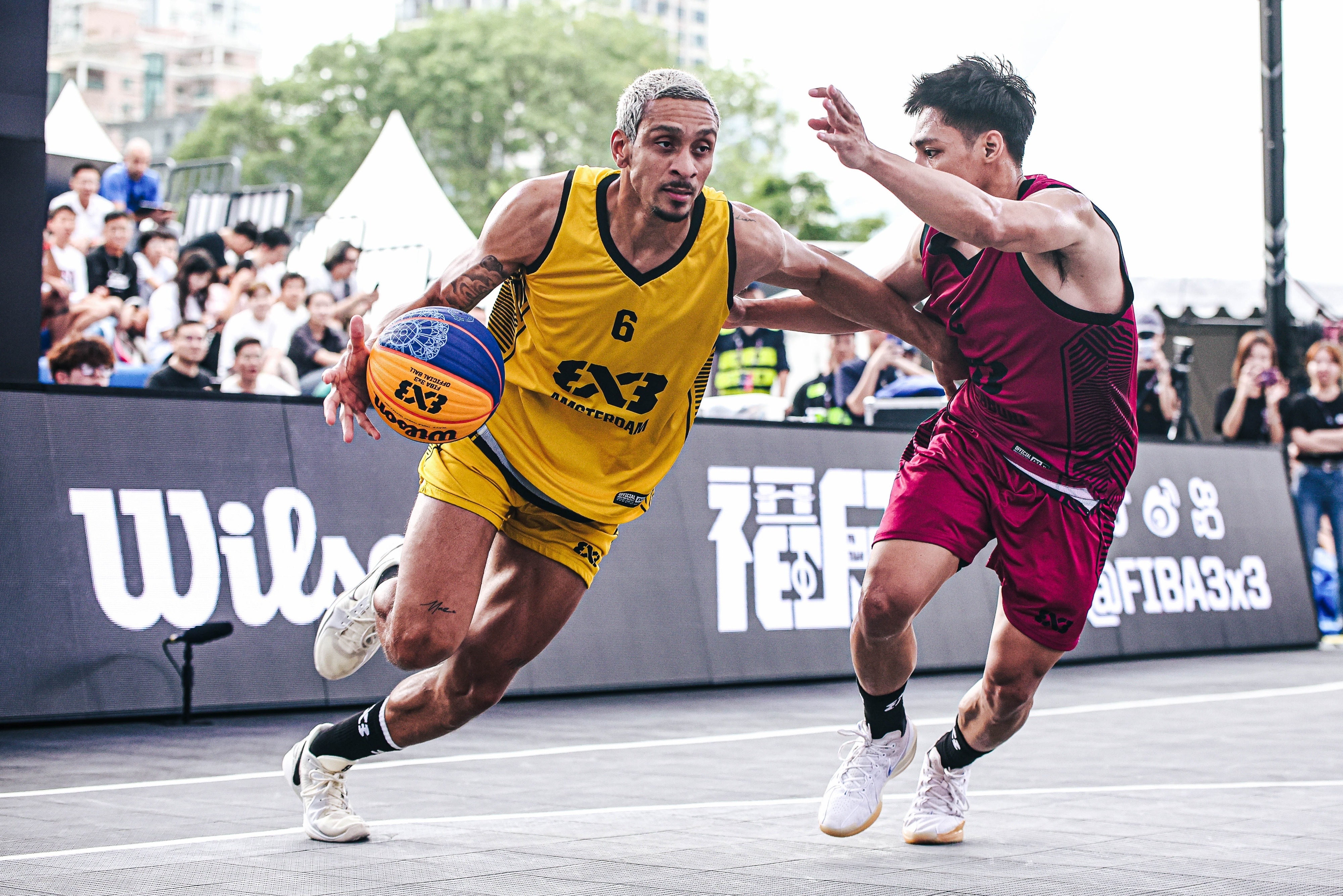 包含世界级篮球赛事再添新亮点，球迷狂欢不已的词条