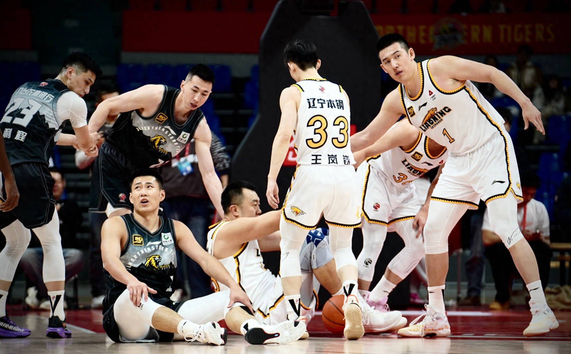 辽宁男篮主场对阵四川队,实现轻松胜利的简单介绍 辽宁男篮主场对阵四川队,实现轻松胜利的简单介绍