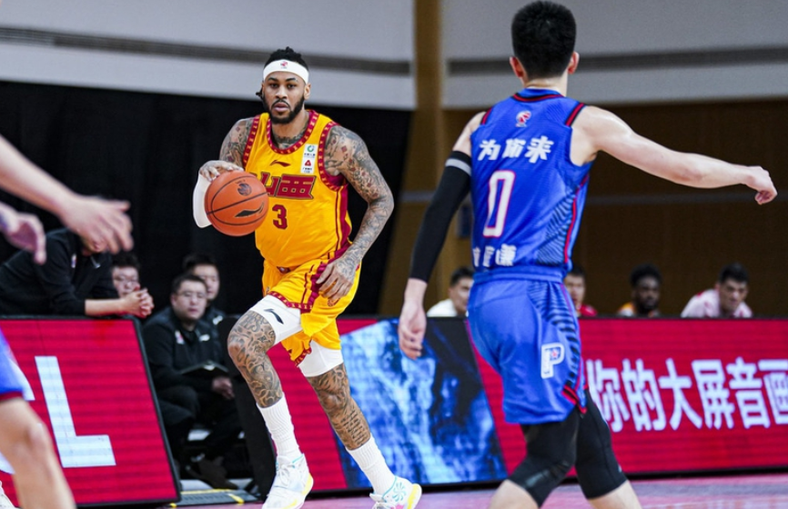 包含下半场爆发双方追分战，最后时刻险胜的词条