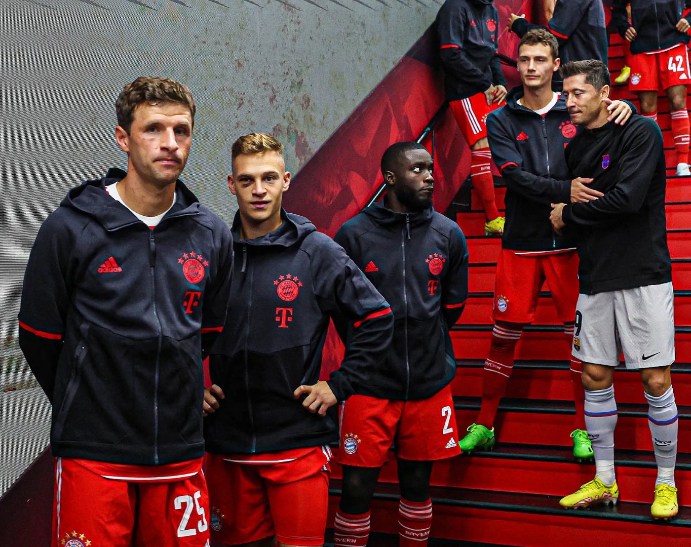 包含曼城被淘汰AC米兰突围，八强出现巨变，赛局激烈的词条