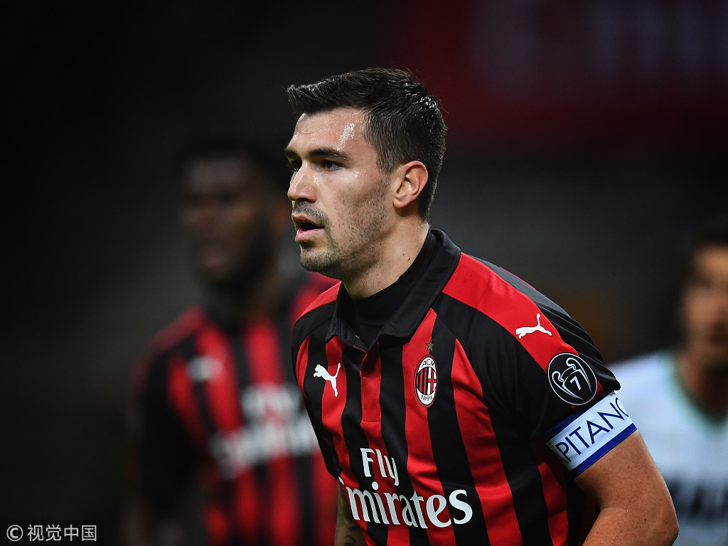 后卫罗马尼奥表现稳定,球队防线强化 后卫罗马尼奥表现稳定,球队防线强化