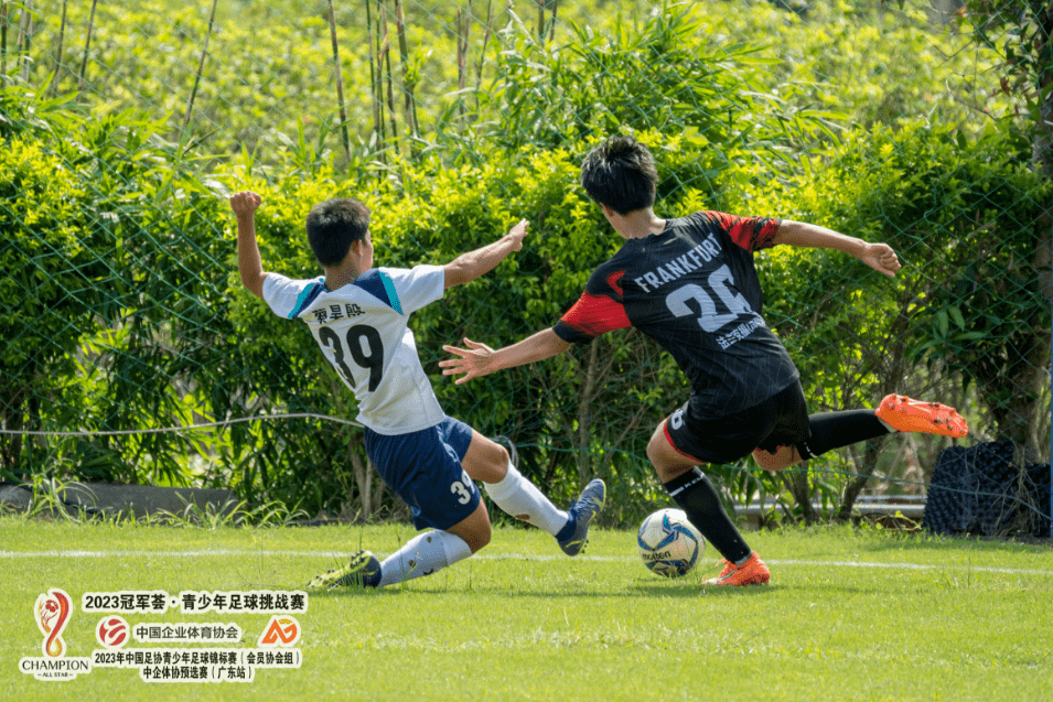 某队球员发挥神勇，帮助球队晋级