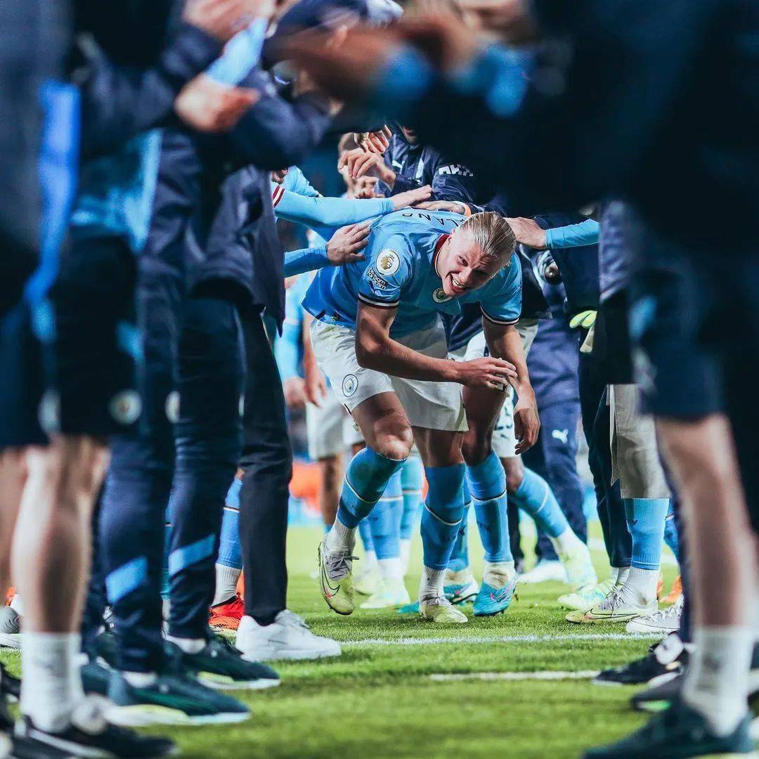 欧冠联赛热闹开启,球迷热情高涨! 欧冠联赛热闹开启,球迷热情高涨!