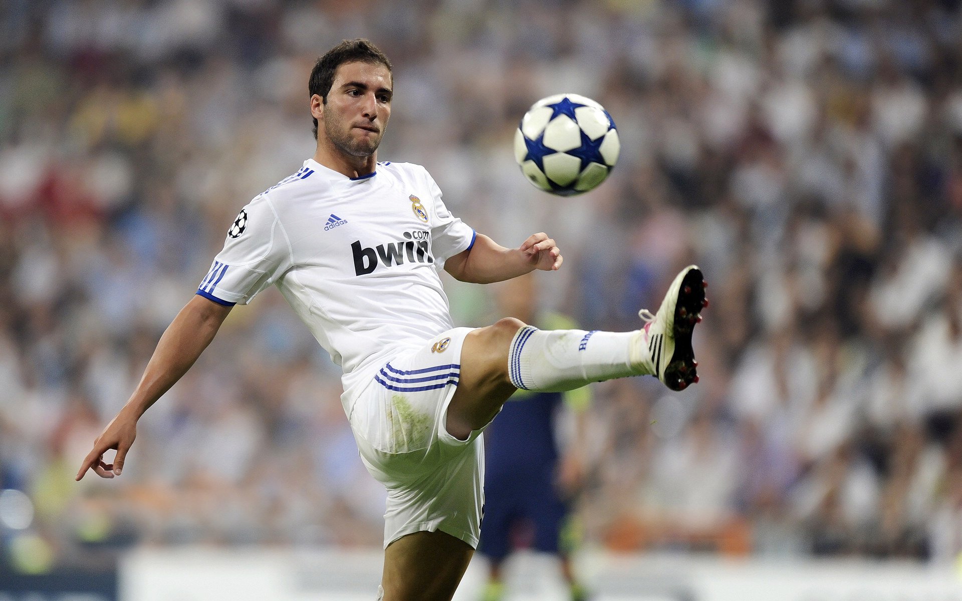 欧冠半决赛之夜,詹姆斯用实力证明自己