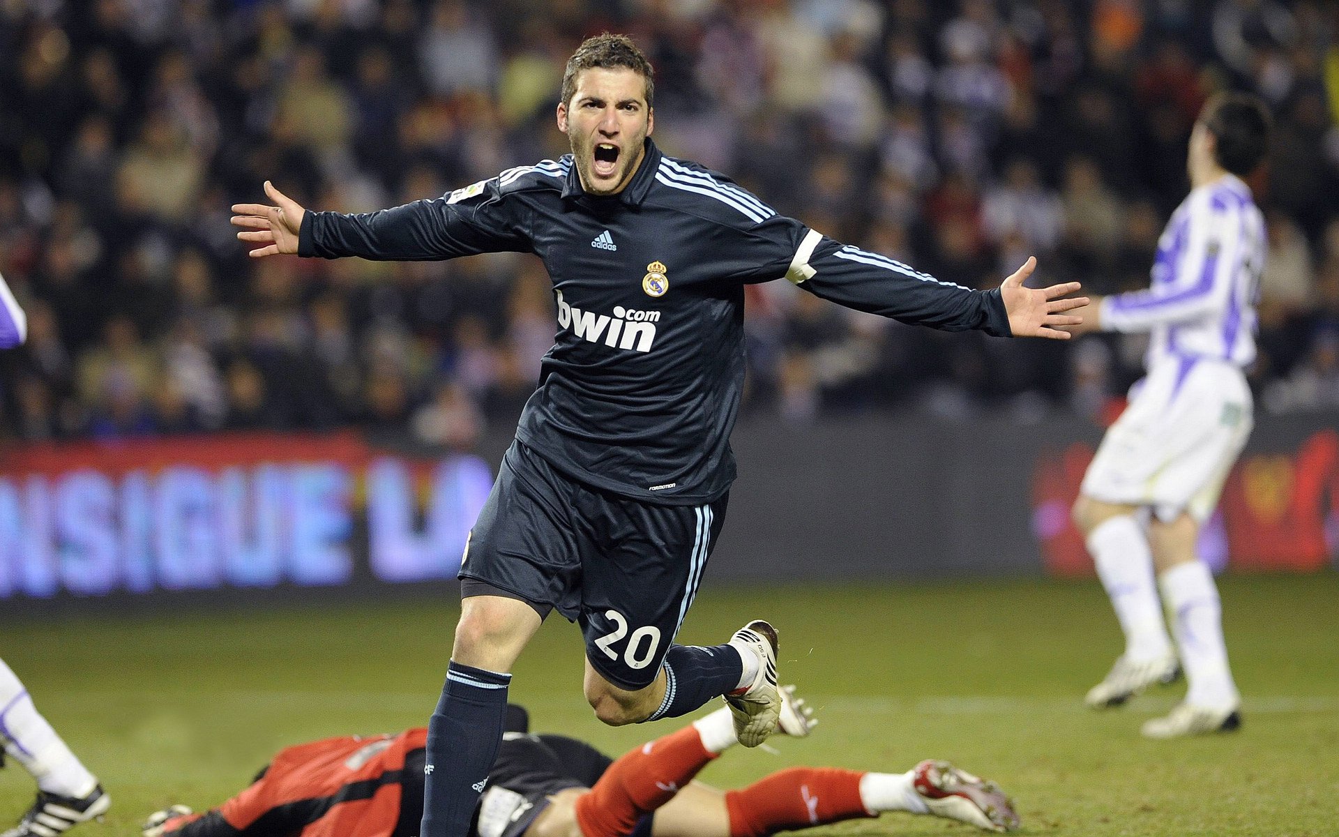 掘金稳稳拿下篮网，布伦森表现堪称教科书