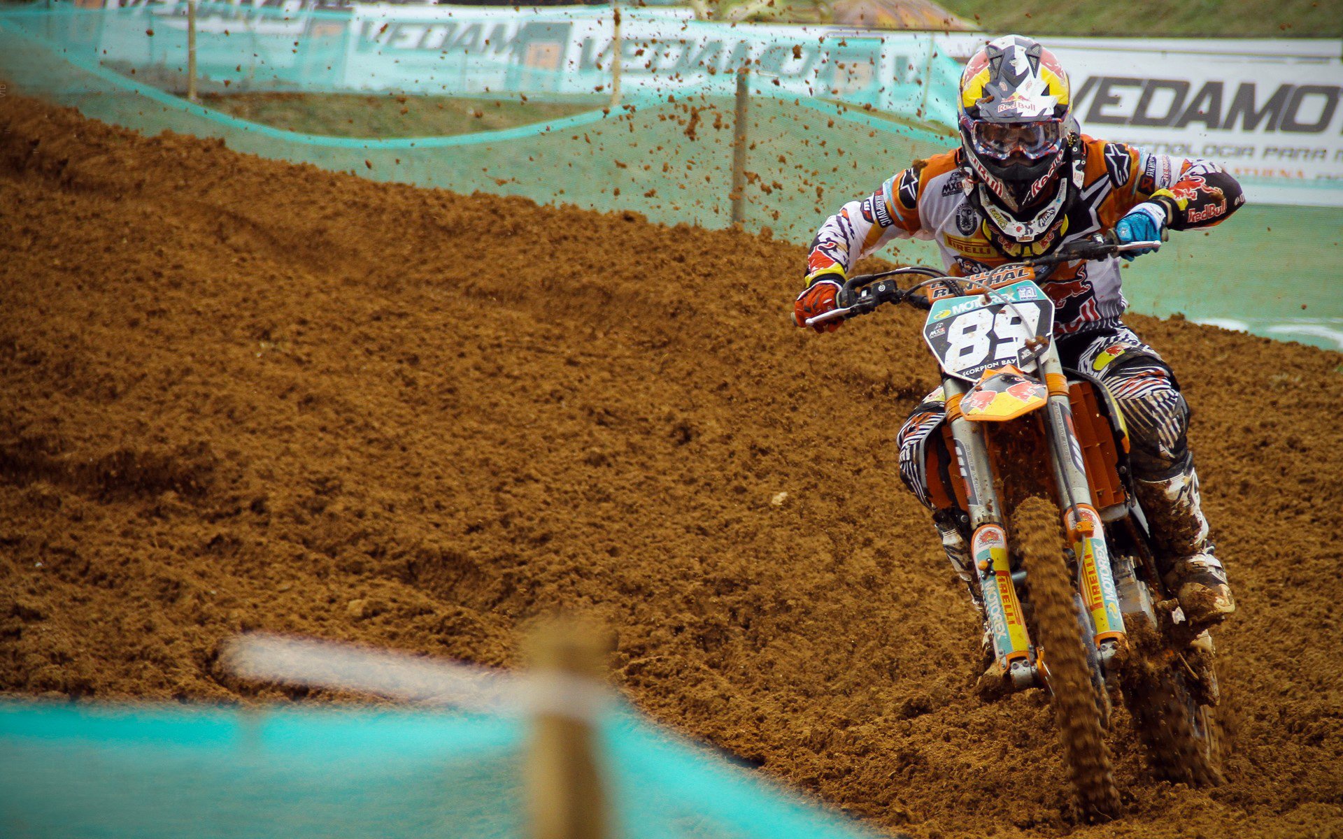 库尔图瓦神级爆发难救主，拜仁稳如磐石击溃巴萨